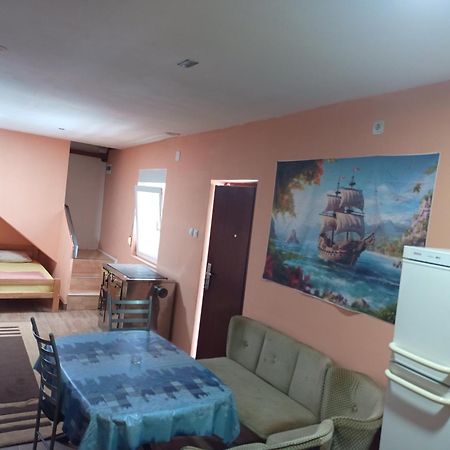 Red Apartman Trebinje Bagian luar foto