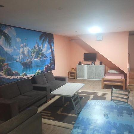 Red Apartman Trebinje Bagian luar foto