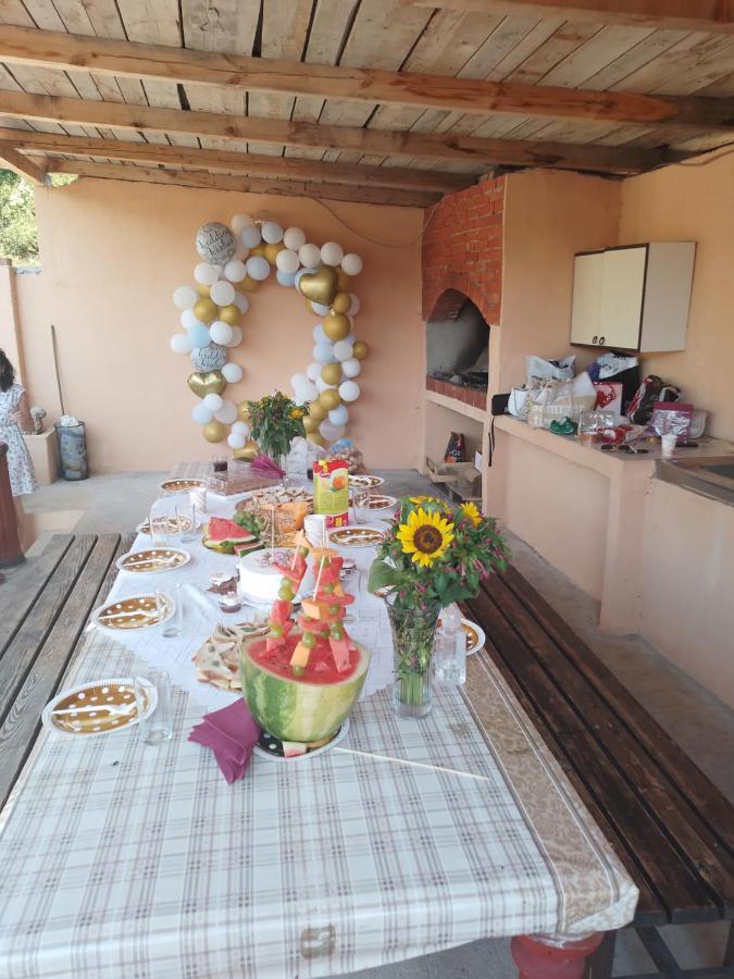 Red Apartman Trebinje Bagian luar foto