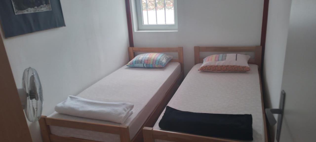 Red Apartman Trebinje Bagian luar foto