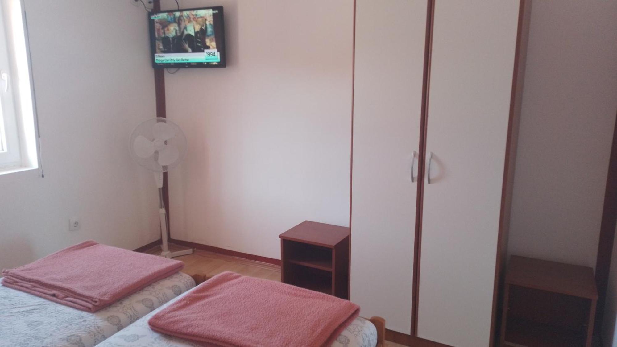 Red Apartman Trebinje Bagian luar foto