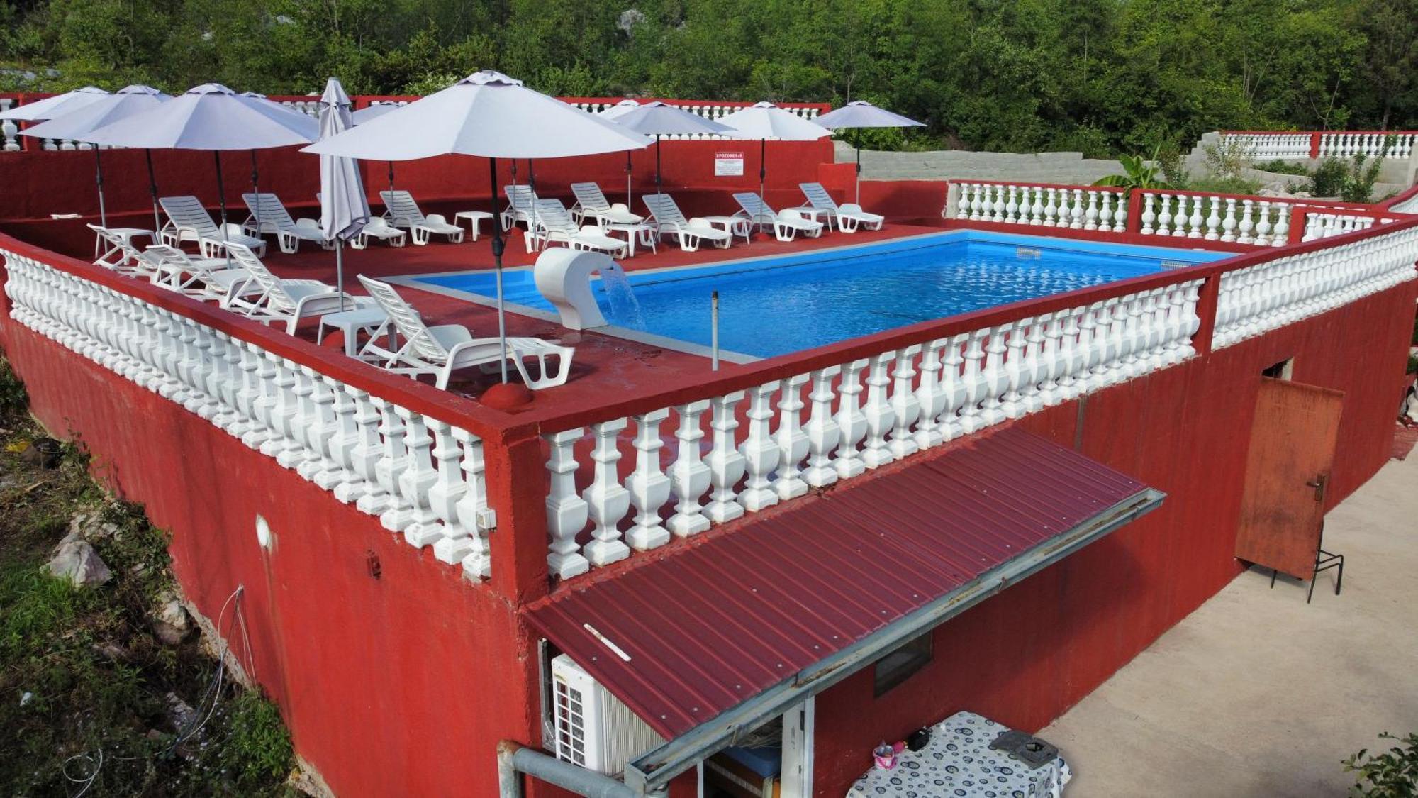 Red Apartman Trebinje Bagian luar foto